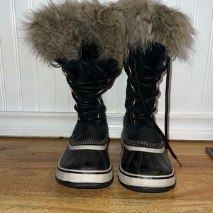NWOT Joan of Arc Sorel winter boots. Black